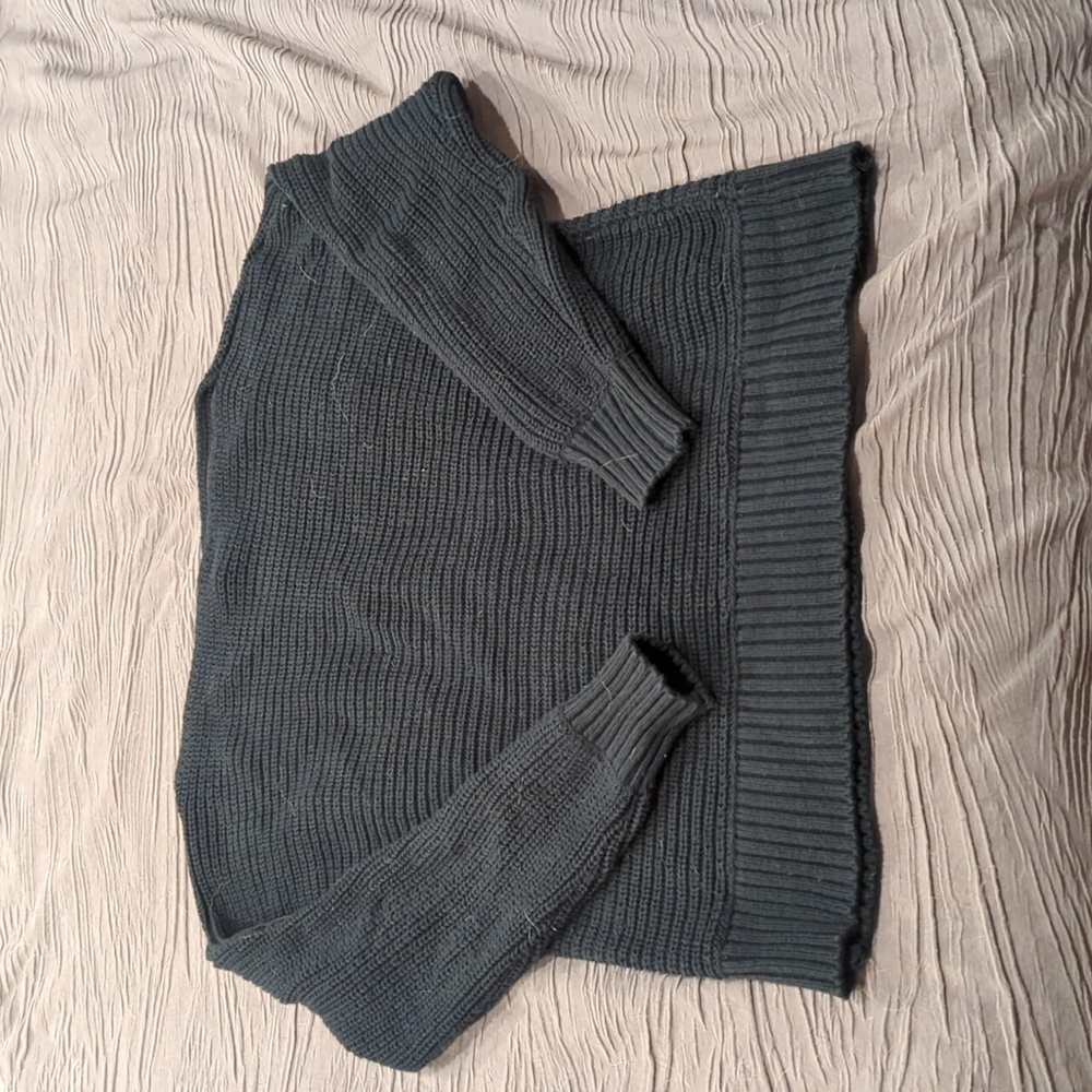 Forever 21 || Medium || Forest Green Boatneck Sweater